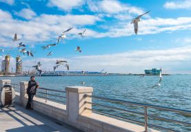 Stroll along Caspian seaside boulevard