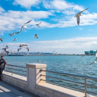 Stroll along Caspian seaside boulevard